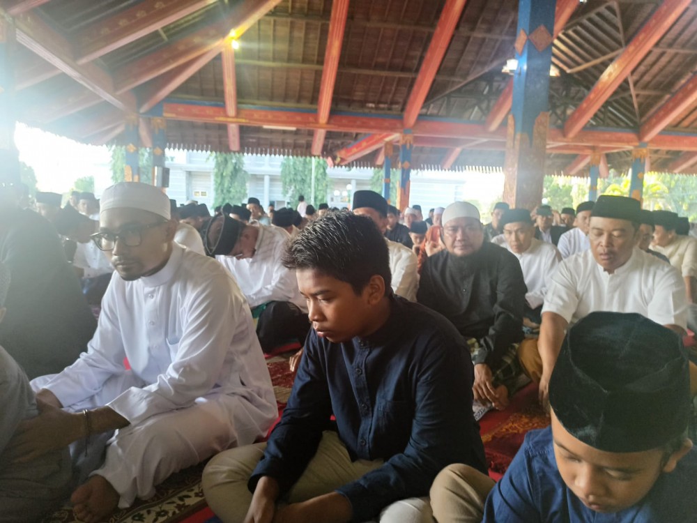 SHALAT IDUL ADHA, PJ BUPATI LOBAR: MARI KITA SIGAP DALAM KEPEDULIAN SOSIAL